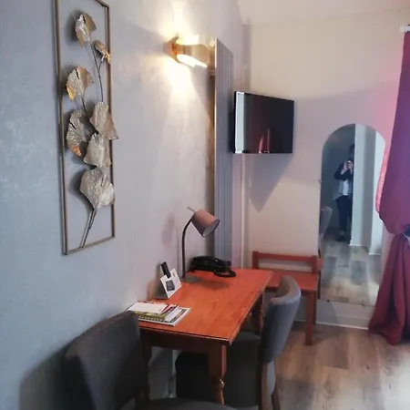 Hotell Logis Restaurant L'oree Des Bois