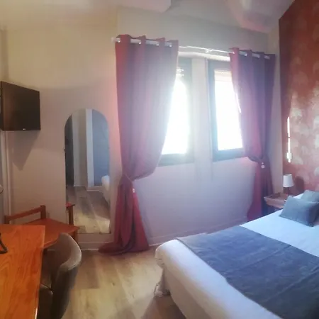 Logis Restaurant L'oree Des Bois Отель 2*