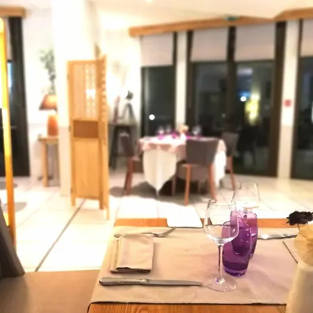 Logis Restaurant L'oree Des Bois 酒店 2*