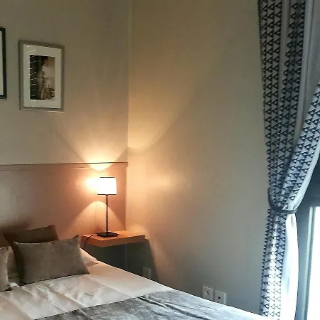 Hotell Logis Restaurant L'oree Des Bois 2*