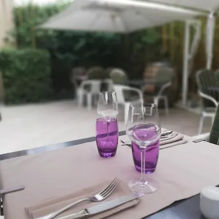 Logis Restaurant L'orée Des Bois Hotel 2*