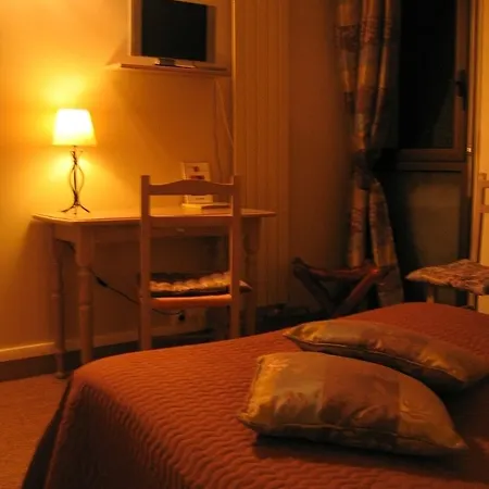 Logis Restaurant L'orée Des Bois Hotel 2*