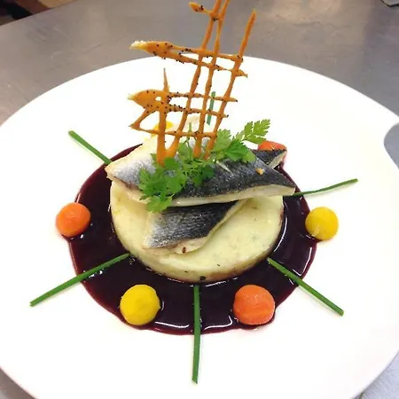Отель Logis Restaurant L'oree Des Bois 2*