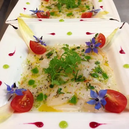 Отель Logis Restaurant L'oree Des Bois