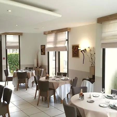 Logis Restaurant L'oree Des Bois Отель 2*