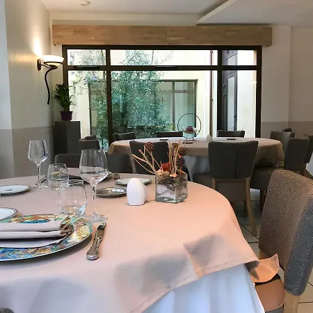 Logis Restaurant L'oree Des Bois La Breille-les-Pins