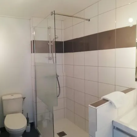 Hotell Logis Restaurant L'oree Des Bois 2*
