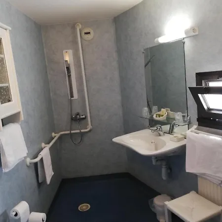 Hotell Logis Restaurant L'oree Des Bois 2*