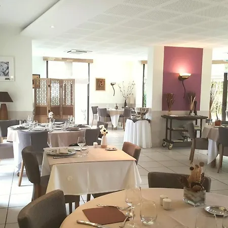 Logis Restaurant L'oree Des Bois Отель La Breille-les-Pins