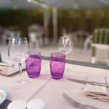 Logis Restaurant L'oree Des Bois Отель La Breille-les-Pins