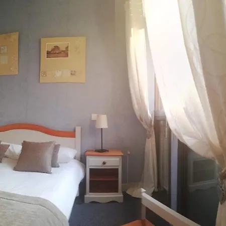 Отель Logis Restaurant L'oree Des Bois La Breille-les-Pins