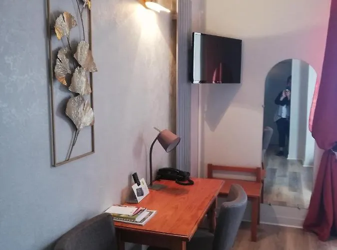 Hotel Logis Restaurant L'oree Des Bois