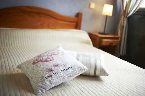 Logis Restaurant L'oree Des Bois La Breille-les-Pins