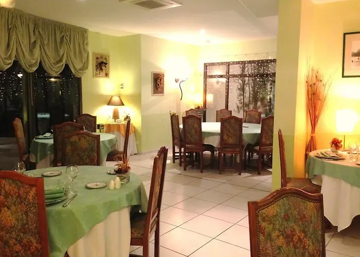 Logis Restaurant L'oree Des Bois Hotel La Breille-les-Pins