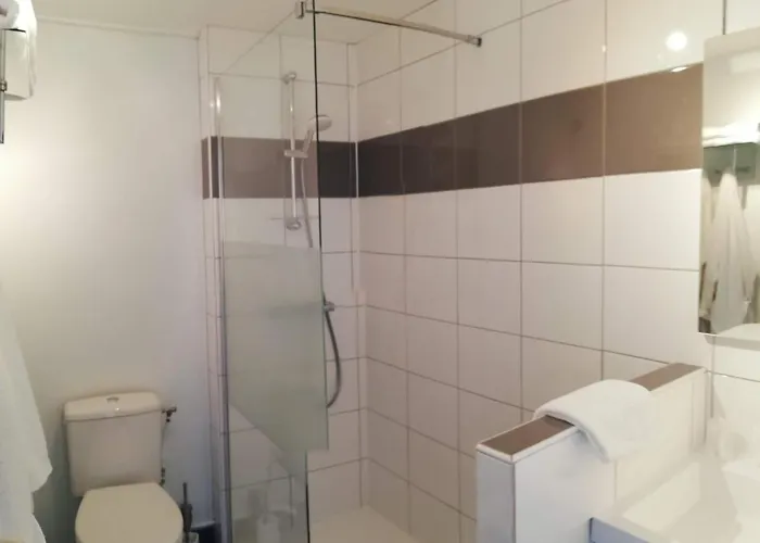 Hotel Logis Restaurant L'oree Des Bois 2*