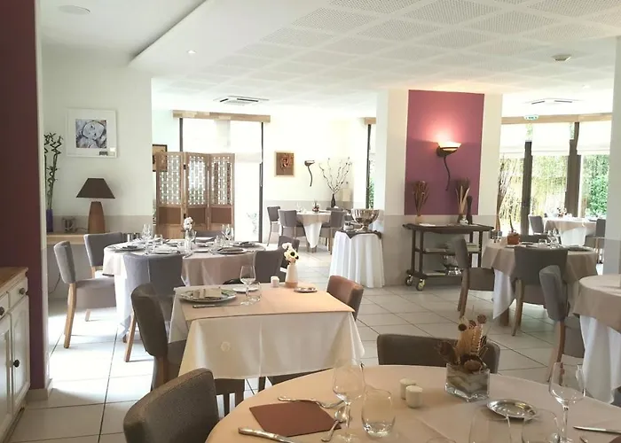 Logis Restaurant L'oree Des Bois Hotel La Breille-les-Pins